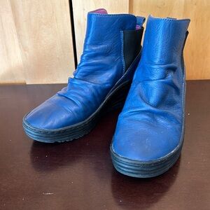 Bionica Gilford Wedge Bootie Blue Sz 8